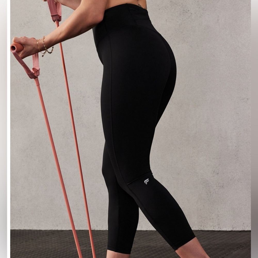 Fabletics capris Size XS - Picture 2 of 4